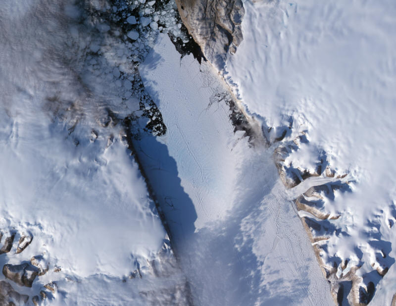 Image of the rift on the Petermann Glacier on September 7, 2008