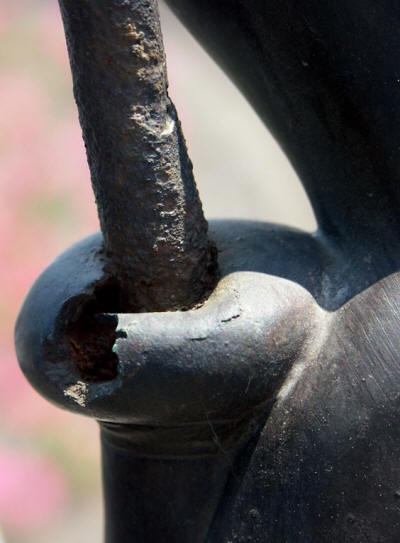 Stress corrosion cracking of bronze artifact