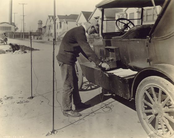Electrolysis surveyor in the early days of stray corrosion current mapping